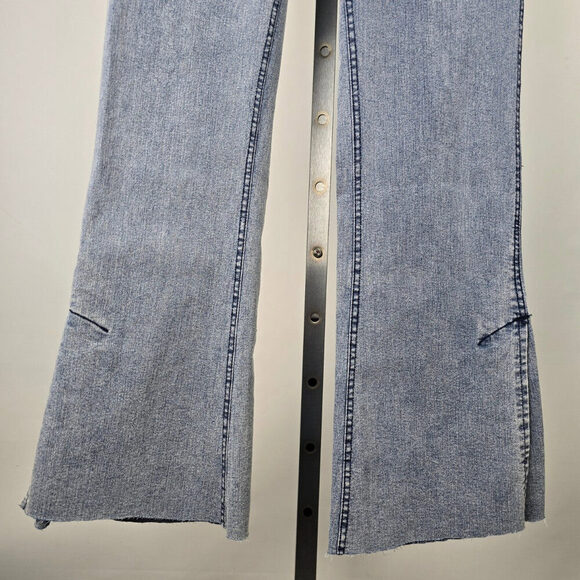 Hue High Rise Denim Flare Legging Raw Hem Jeans Size XS - Picture 4 of 8